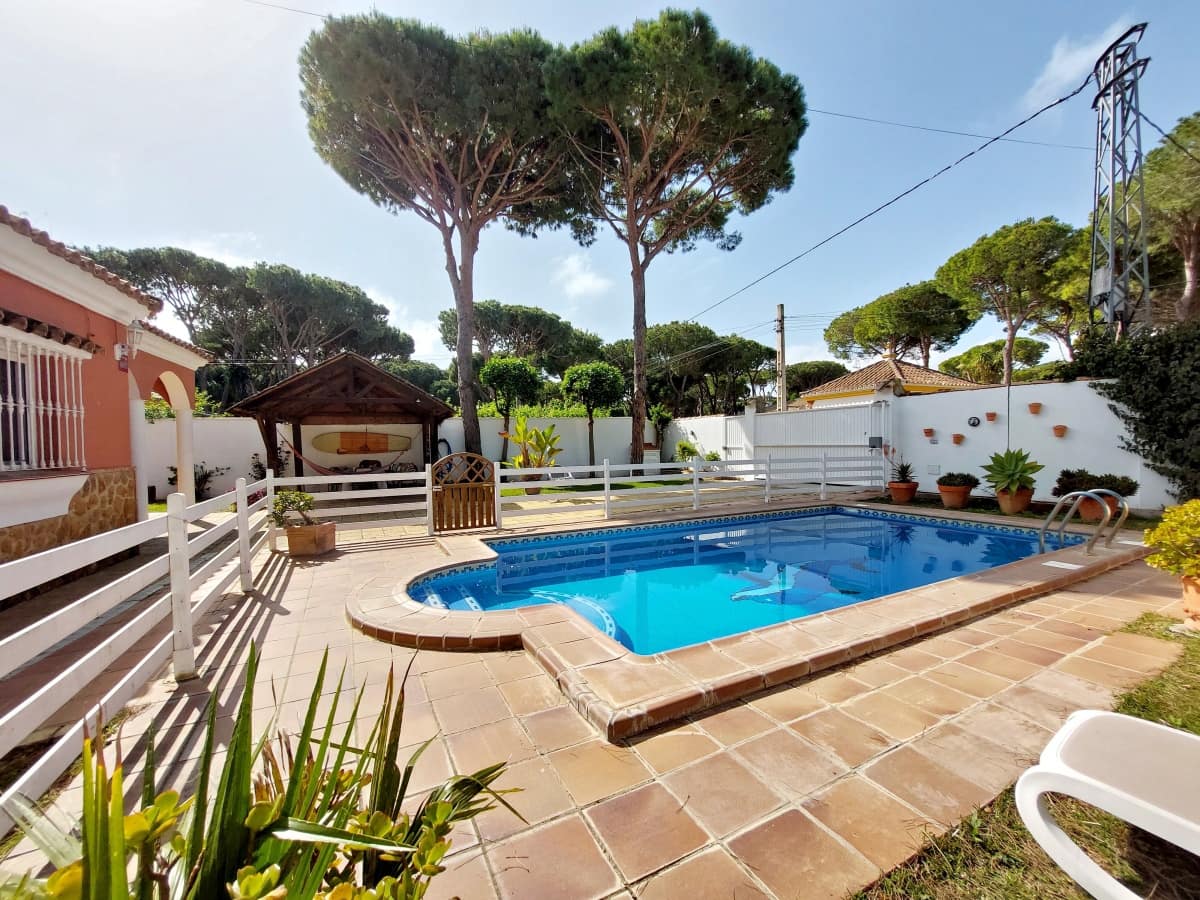 4 soveværelse Villa til salg i Chiclana de la Frontera med swimmingpool garage - € 375.000 (Ref: 8971696)