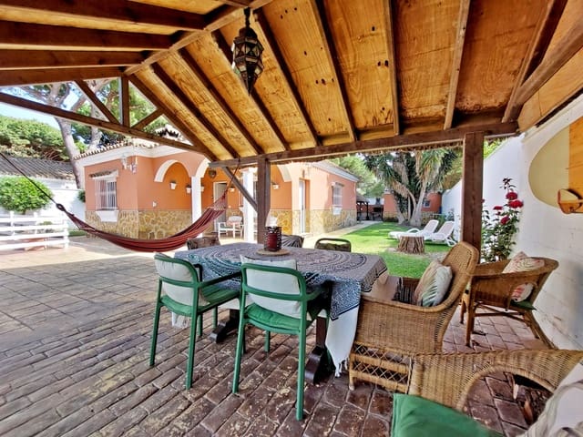 4 makuuhuone Huvila myytävänä paikassa Chiclana de la Frontera mukana uima-altaan 
autotalli - 375 000 € (Ref: 8971696)