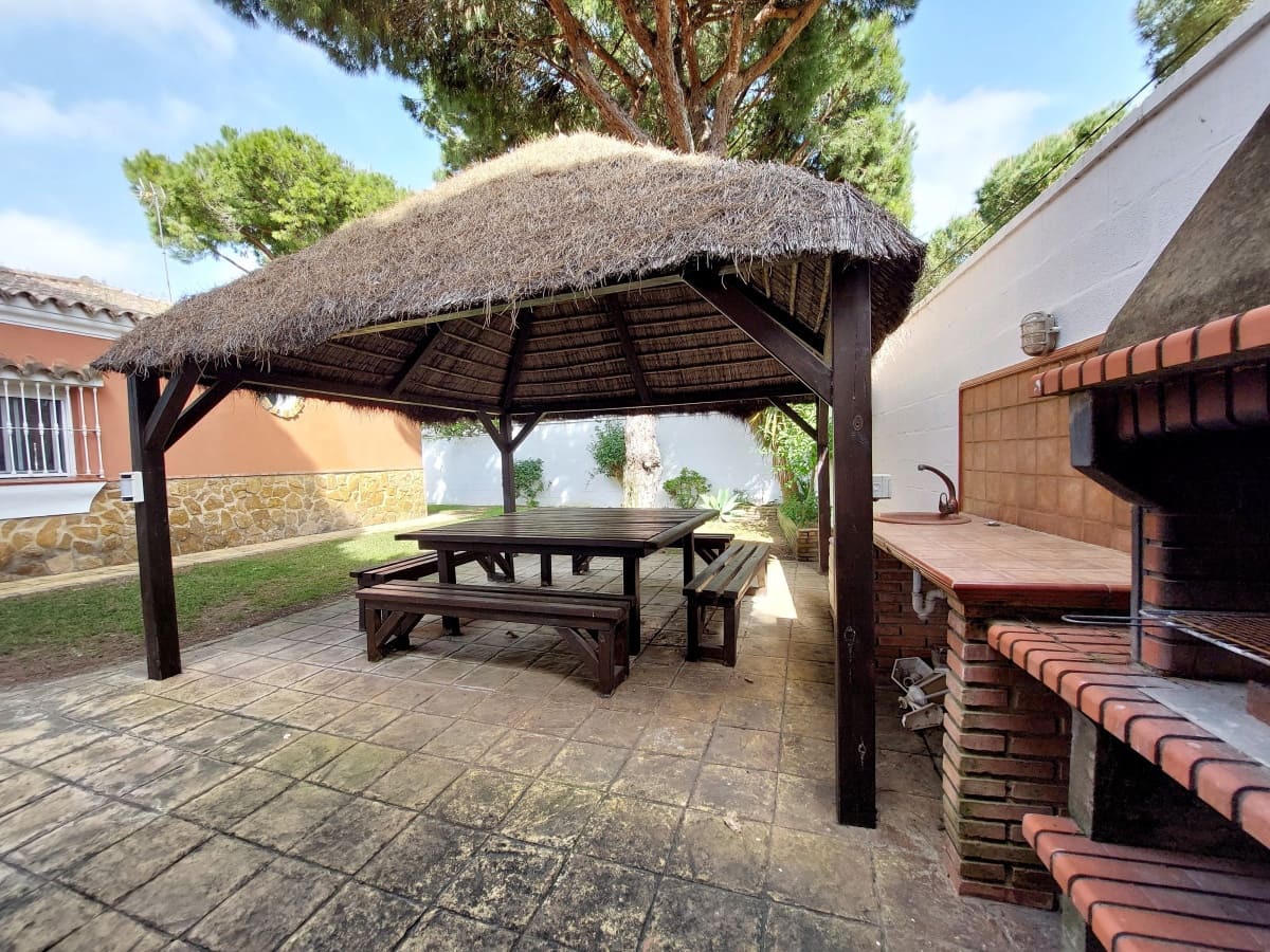 4 soveværelse Villa til salg i Chiclana de la Frontera med swimmingpool garage - € 375.000 (Ref: 8971696)