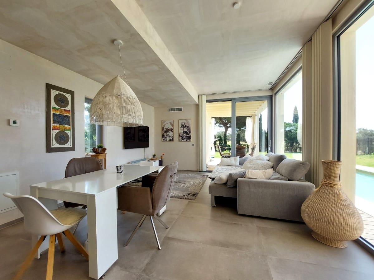 2 soveværelse Villa til salg i Chiclana de la Frontera med swimmingpool garage - € 740.000 (Ref: 9128793)