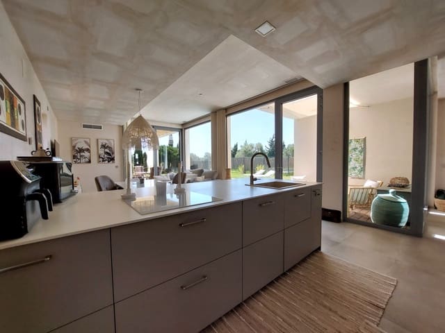 2 soveværelse Villa til salg i Chiclana de la Frontera med swimmingpool garage - € 740.000 (Ref: 9128793)