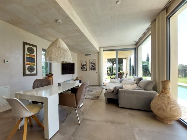 2 soveværelse Villa til salg i Chiclana de la Frontera med swimmingpool garage - € 740.000 (Ref: 9128793)