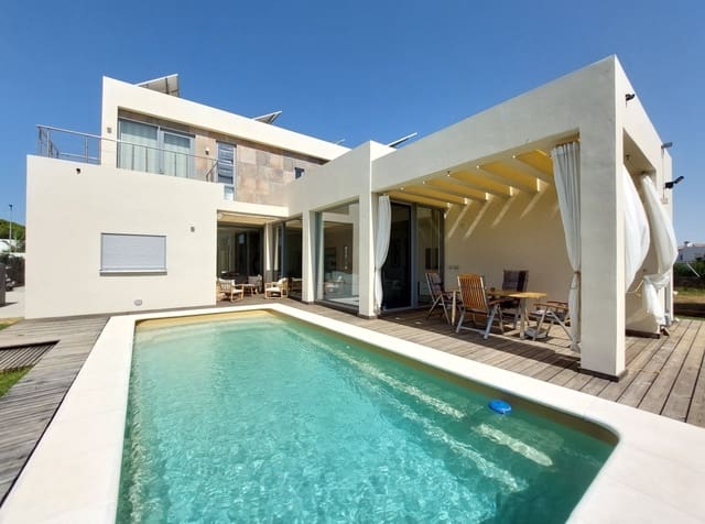 2 soveværelse Villa til salg i Chiclana de la Frontera med swimmingpool garage - € 740.000 (Ref: 9128793)