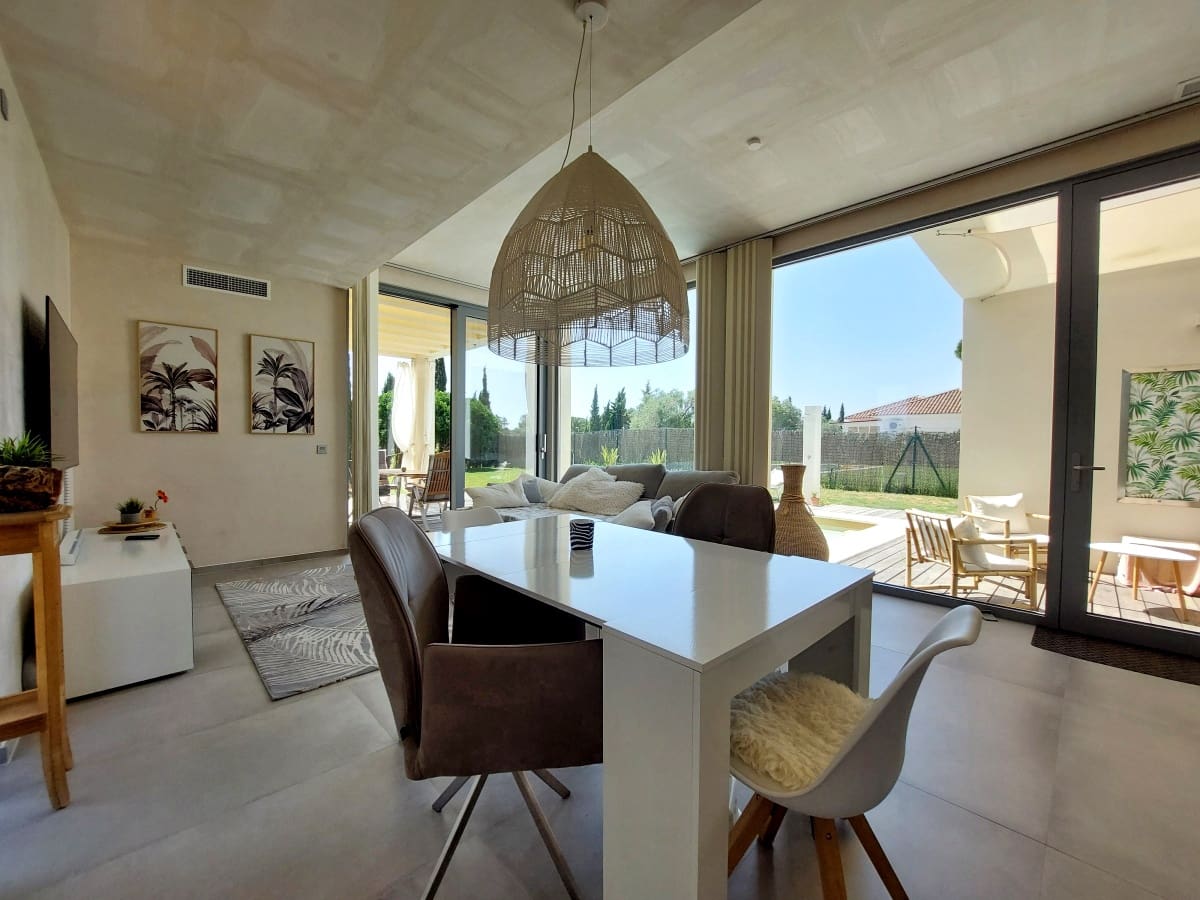 2 soveværelse Villa til salg i Chiclana de la Frontera med swimmingpool garage - € 740.000 (Ref: 9128793)