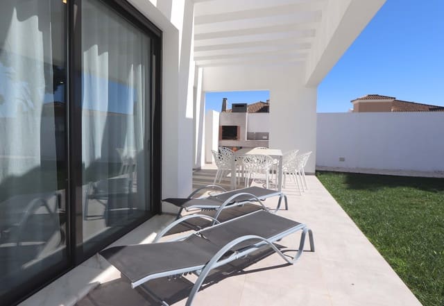 4 soveværelse Villa til salg i Conil de la Frontera med swimmingpool garage - € 1.005.000 (Ref: 9144072)