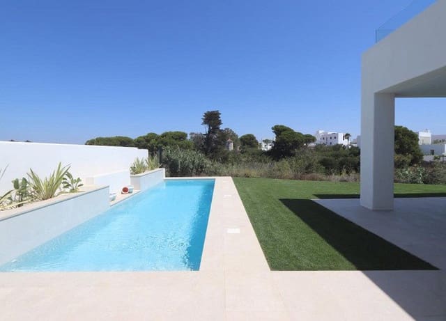 4 sovrum Villa till salu i Conil de la Frontera med pool garage - 1 100 000 € (Ref: 9207433)