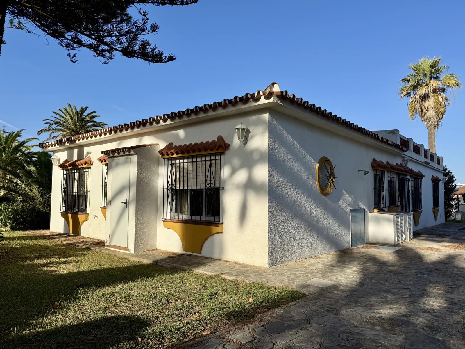 3 soveværelse Villa til salg i Conil de la Frontera med garage - € 549.000 (Ref: 9261935)