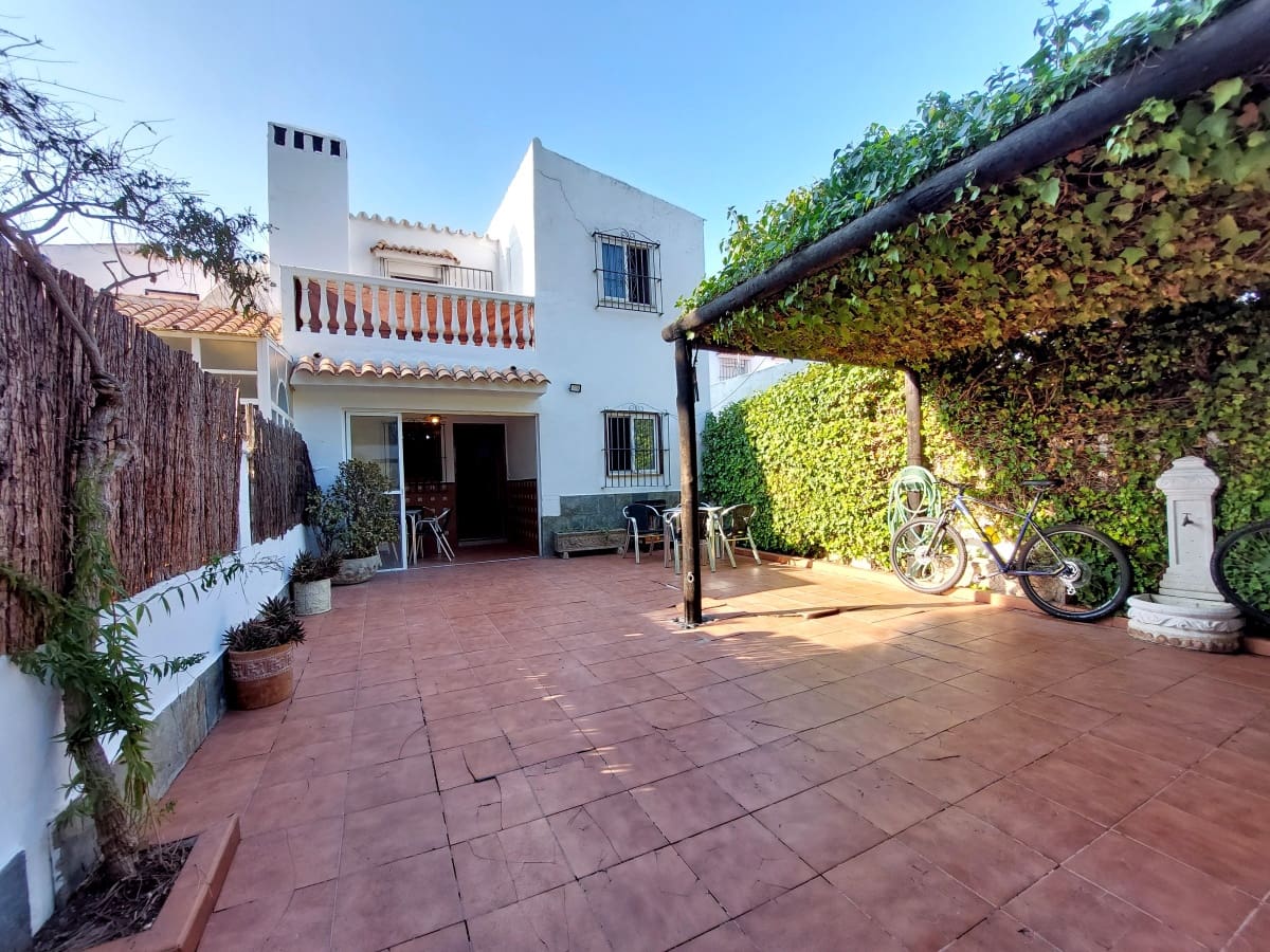 4 soveværelse Byhus til salg i Chiclana de la Frontera med swimmingpool - € 230.000 (Ref: 9295860)