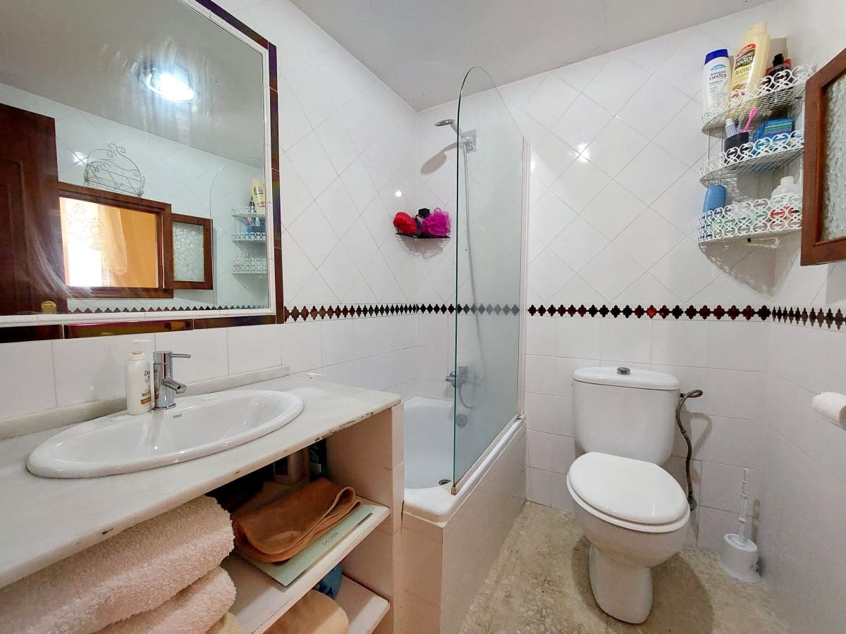 4 soveværelse Byhus til salg i Chiclana de la Frontera med swimmingpool - € 230.000 (Ref: 9295860)