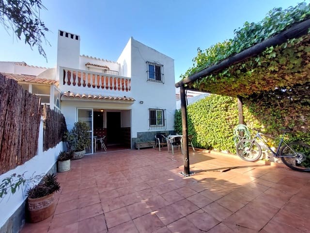 4 quarto Casa em Banda para venda em Chiclana de la Frontera com piscina - 230 000 € (Ref: 9295860)