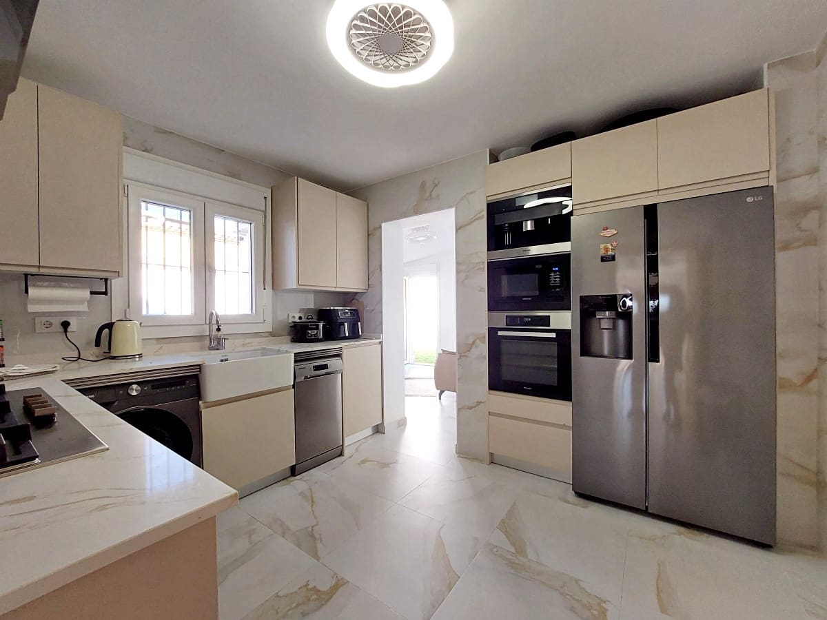 4 soverom Villa til salgs i Chiclana de la Frontera med svømmebasseng garasje - € 445 000 (Ref: 9409701)