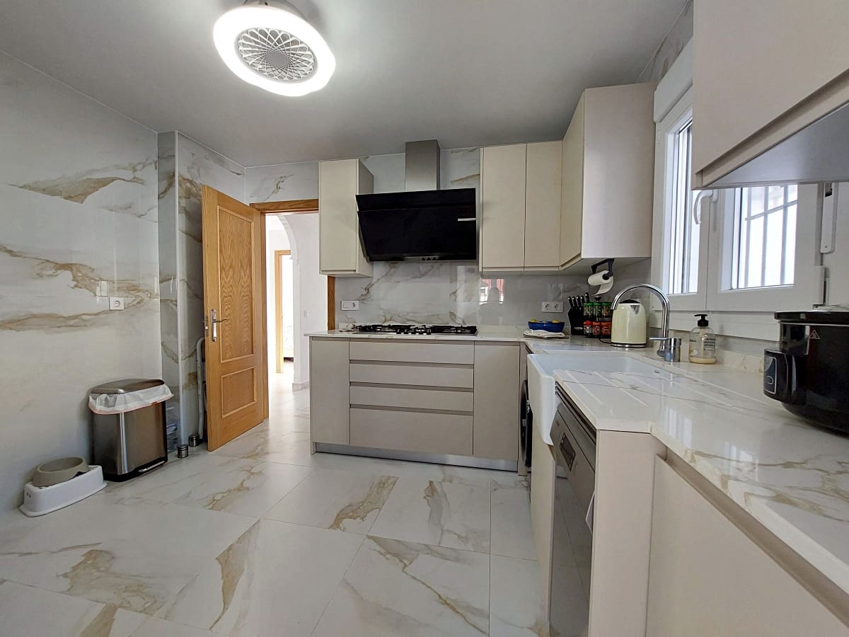 4 soverom Villa til salgs i Chiclana de la Frontera med svømmebasseng garasje - € 445 000 (Ref: 9409701)