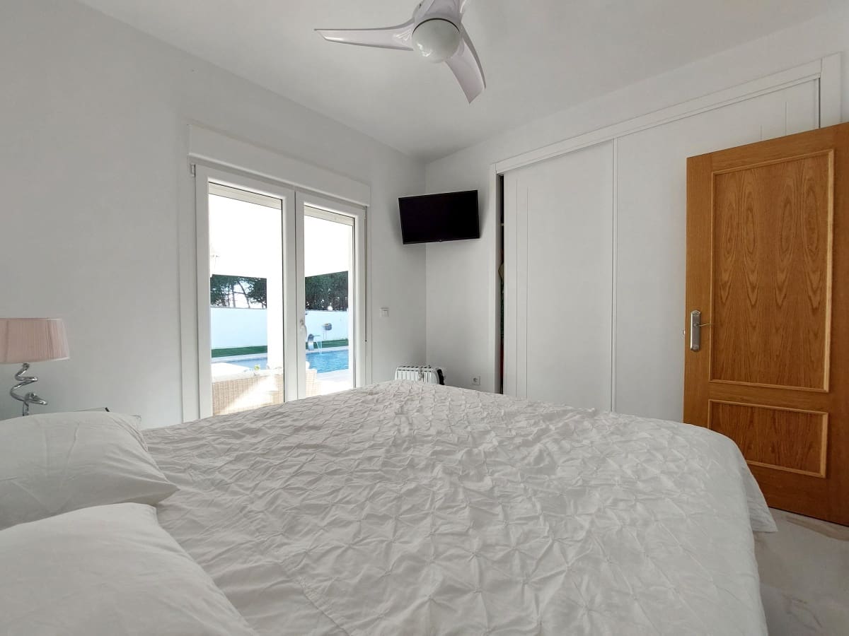 4 soverom Villa til salgs i Chiclana de la Frontera med svømmebasseng garasje - € 445 000 (Ref: 9409701)