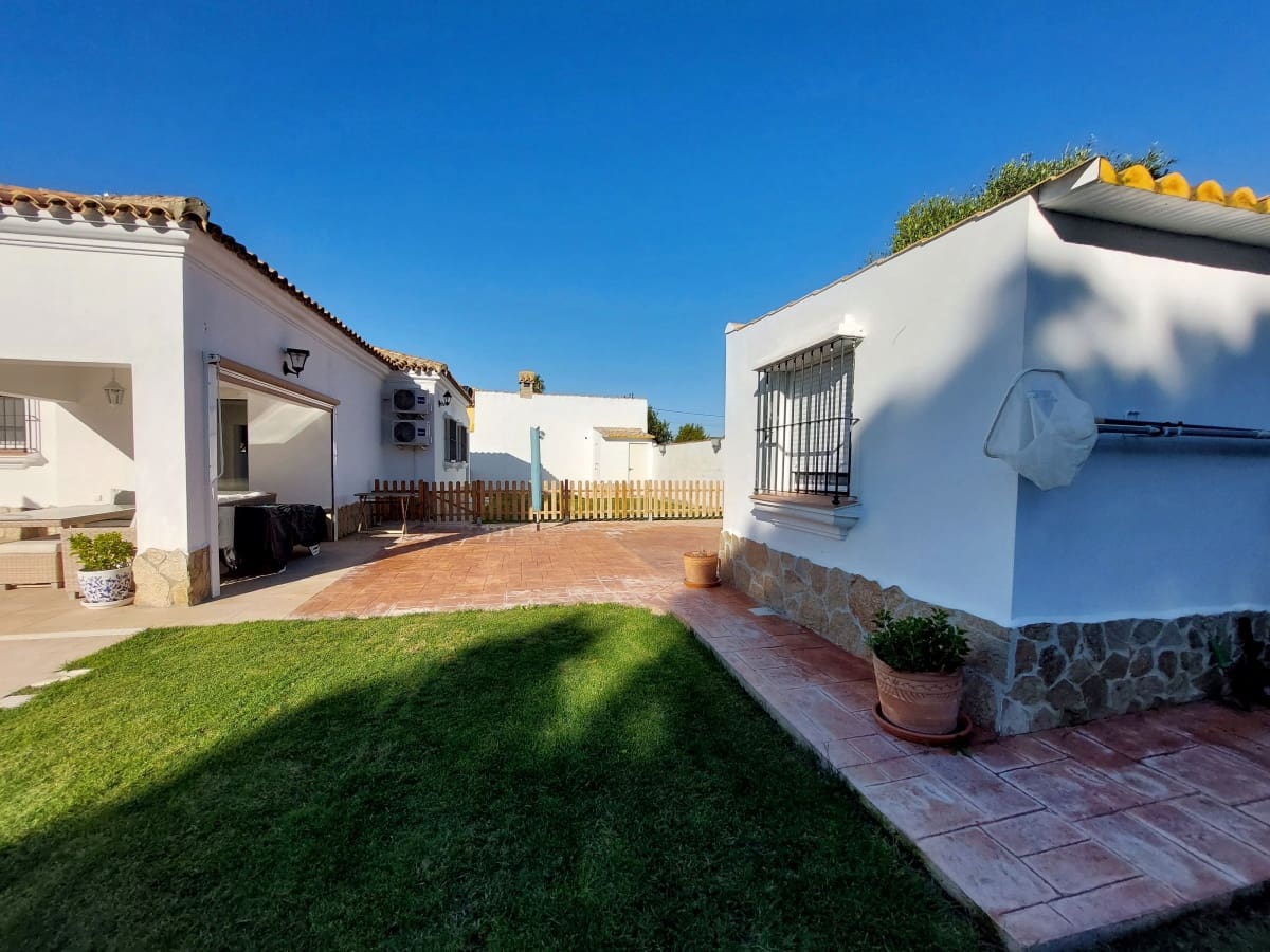 4 soverom Villa til salgs i Chiclana de la Frontera med svømmebasseng garasje - € 445 000 (Ref: 9409701)