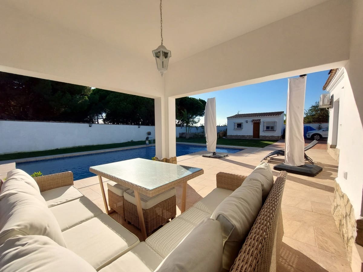 4 soverom Villa til salgs i Chiclana de la Frontera med svømmebasseng garasje - € 445 000 (Ref: 9409701)