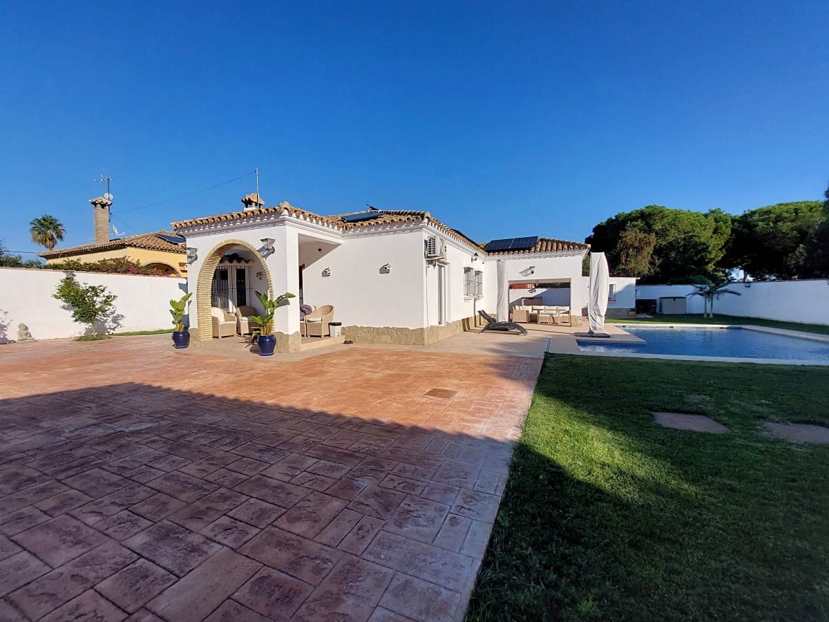 4 soverom Villa til salgs i Chiclana de la Frontera med svømmebasseng garasje - € 445 000 (Ref: 9409701)