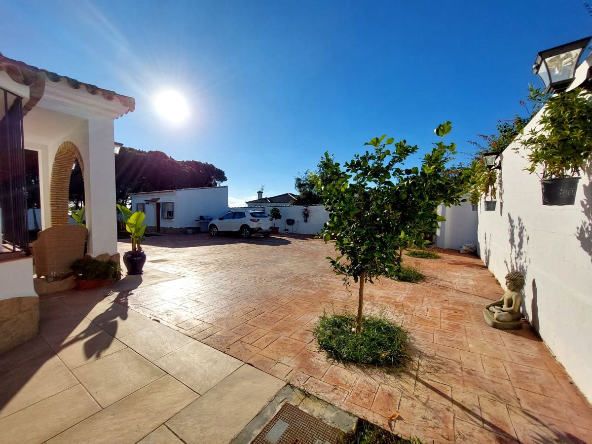 4 soverom Villa til salgs i Chiclana de la Frontera med svømmebasseng garasje - € 445 000 (Ref: 9409701)
