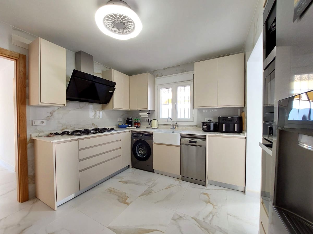 4 soverom Villa til salgs i Chiclana de la Frontera med svømmebasseng garasje - € 445 000 (Ref: 9409701)