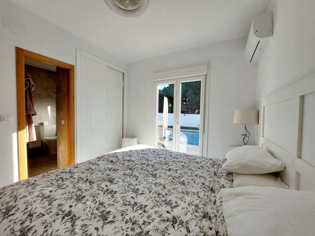 4 soverom Villa til salgs i Chiclana de la Frontera med svømmebasseng garasje - € 445 000 (Ref: 9409701)