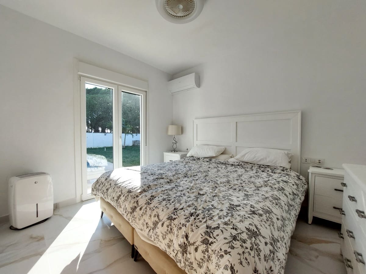 4 soverom Villa til salgs i Chiclana de la Frontera med svømmebasseng garasje - € 445 000 (Ref: 9409701)