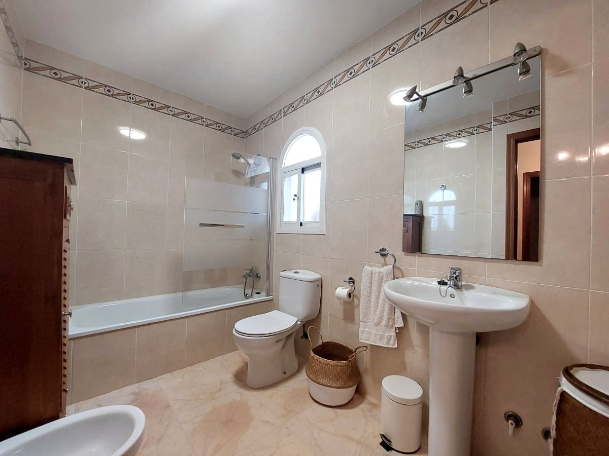 3 soverom Hus til salgs i Medina-Sidonia med svømmebasseng garasje - € 185 000 (Ref: 9410291)