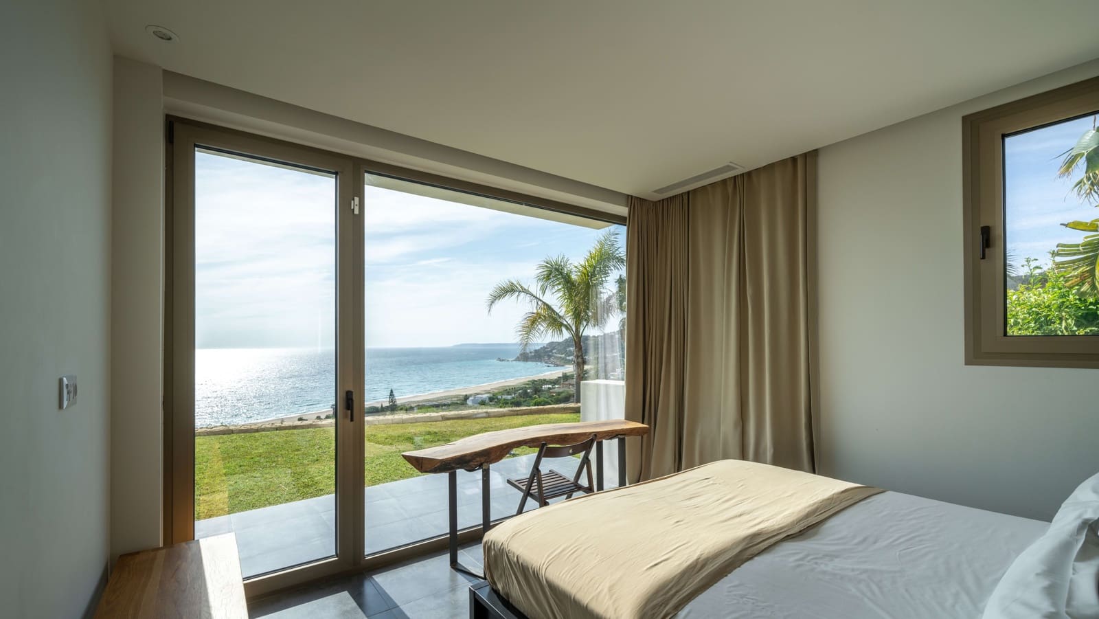 4 makuuhuone Huvila myytävänä paikassa Zahara de los Atunes mukana uima-altaan 
autotalli - 2 950 000 € (Ref: 9442793)