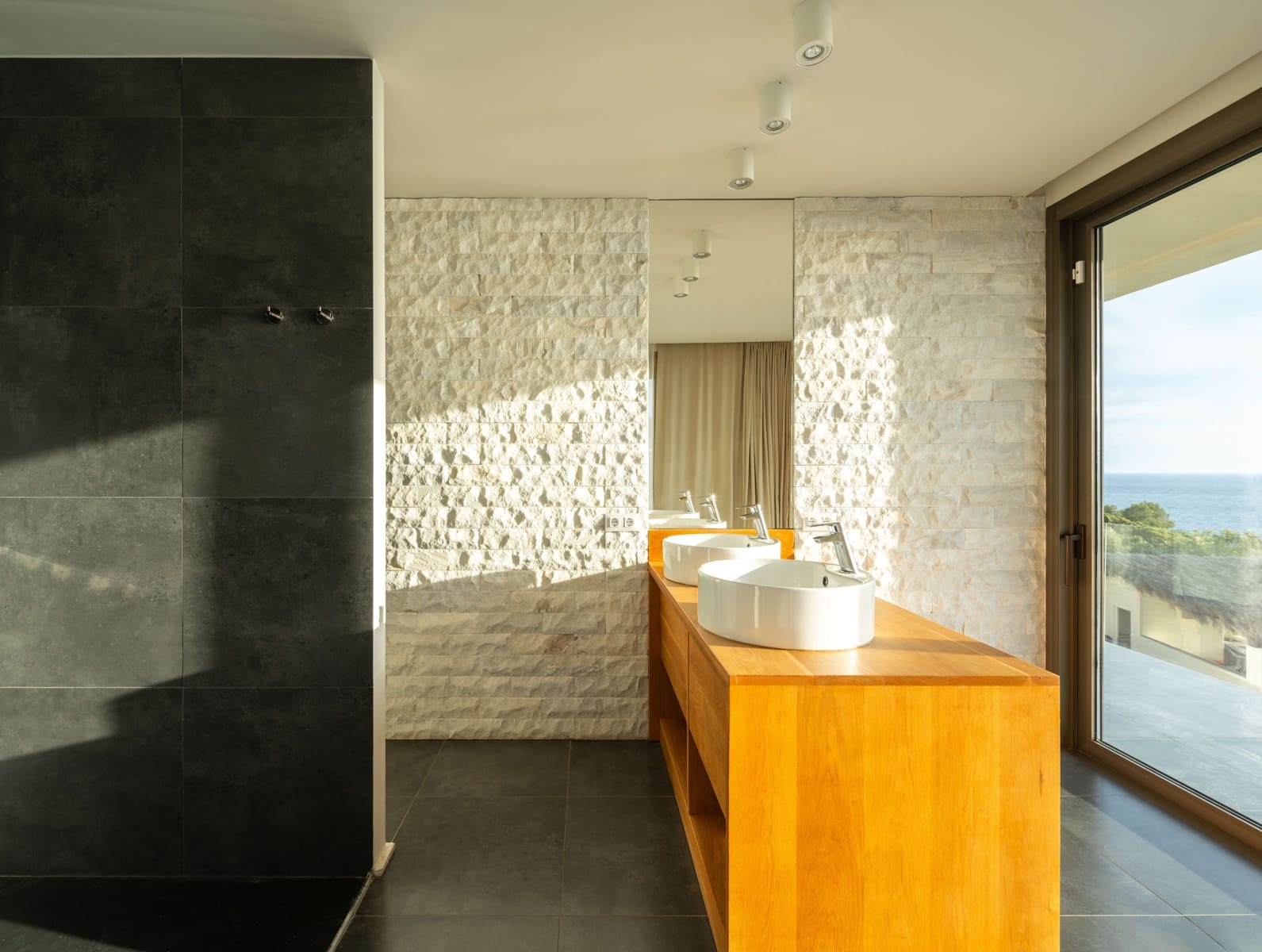 4 makuuhuone Huvila myytävänä paikassa Zahara de los Atunes mukana uima-altaan 
autotalli - 2 950 000 € (Ref: 9442793)