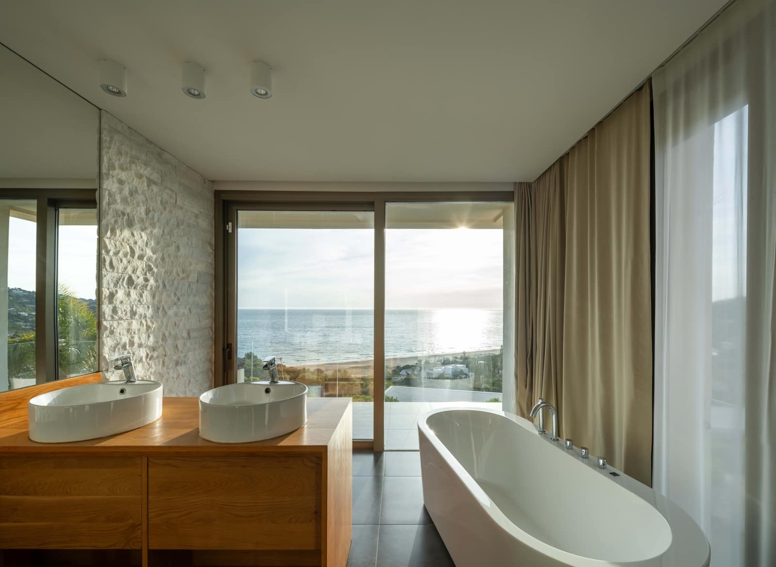 4 makuuhuone Huvila myytävänä paikassa Zahara de los Atunes mukana uima-altaan 
autotalli - 2 950 000 € (Ref: 9442793)