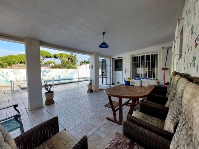 3 sypialnia Willa na sprzedaż w Chiclana de la Frontera z basenem garażem - 425 000 € (Ref: 9468972)