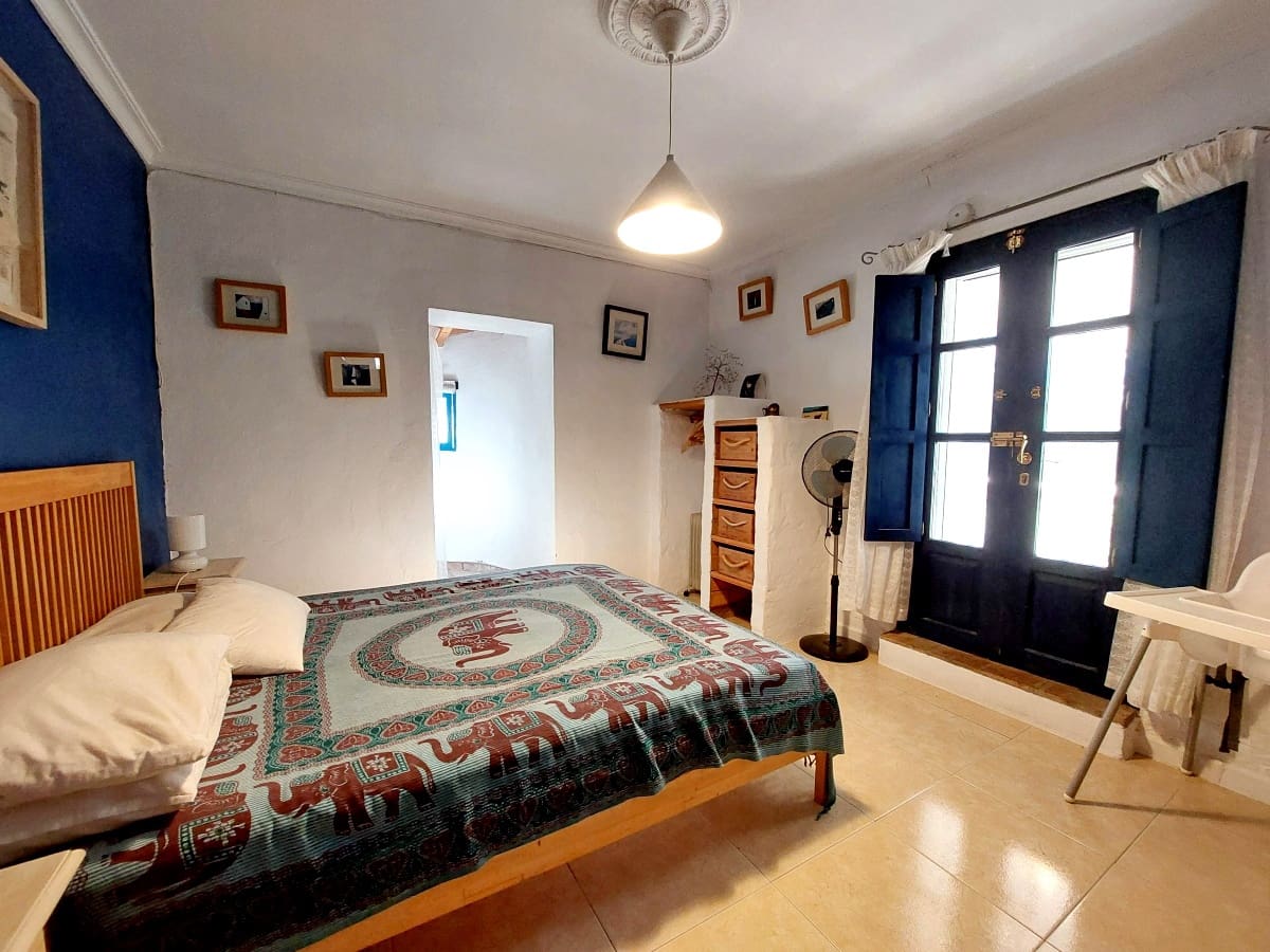 3 bedroom Villa for sale in Medina-Sidonia with pool garage - € 185,000 (Ref: 9478850)