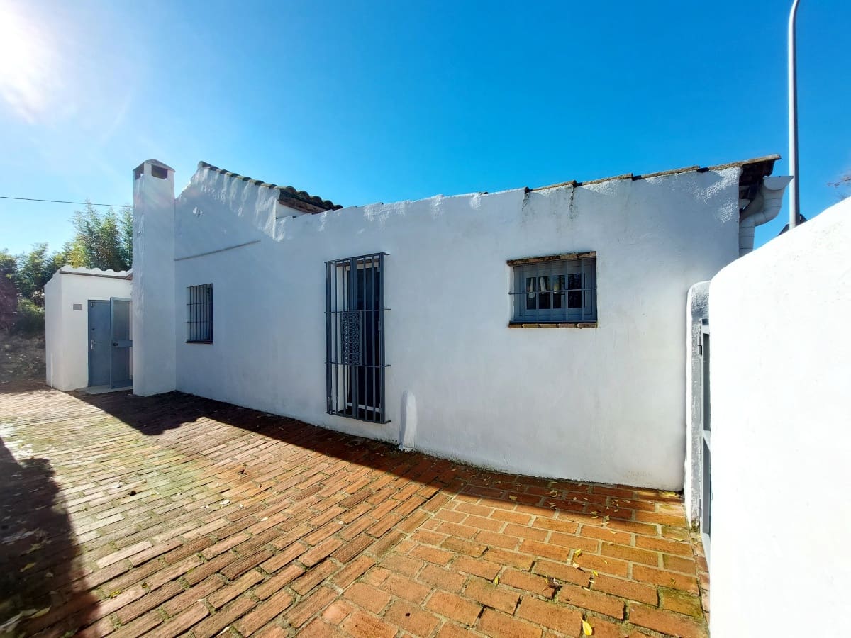 3 bedroom Villa for sale in Medina-Sidonia with pool garage - € 185,000 (Ref: 9478850)