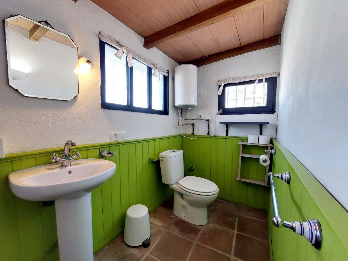 3 bedroom Villa for sale in Medina-Sidonia with pool garage - € 185,000 (Ref: 9478850)