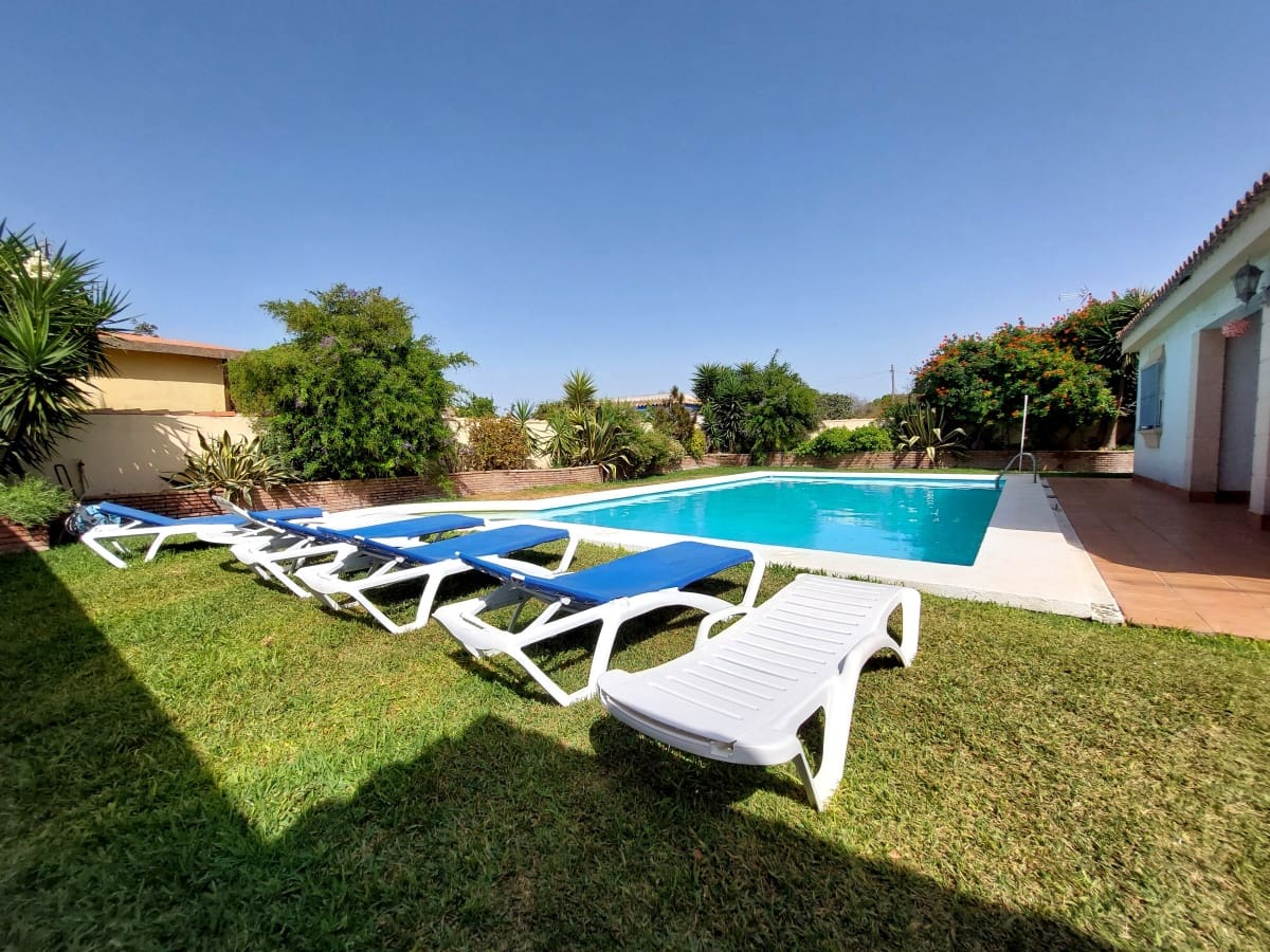 3 slaapkamer Villa te koop in Chiclana de la Frontera met zwembad garage - € 299.950 (Ref: 9488507)