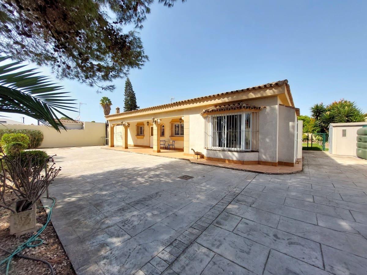 3 slaapkamer Villa te koop in Chiclana de la Frontera met zwembad garage - € 299.950 (Ref: 9488507)