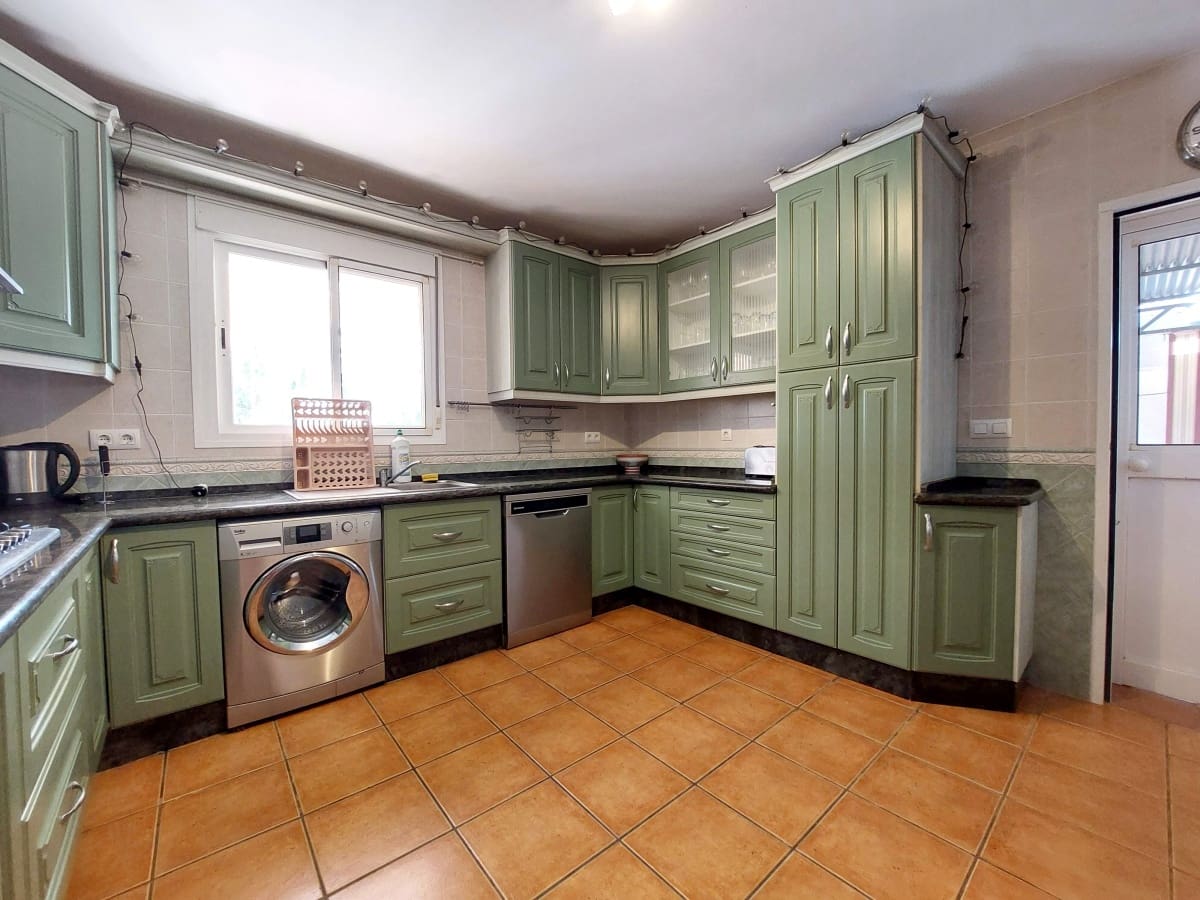 3 slaapkamer Villa te koop in Chiclana de la Frontera met zwembad garage - € 299.950 (Ref: 9488507)