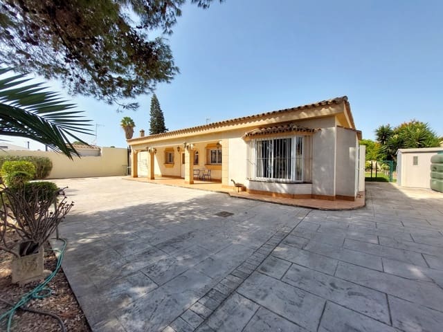 3 slaapkamer Villa te koop in Chiclana de la Frontera met zwembad garage - € 299.950 (Ref: 9488507)