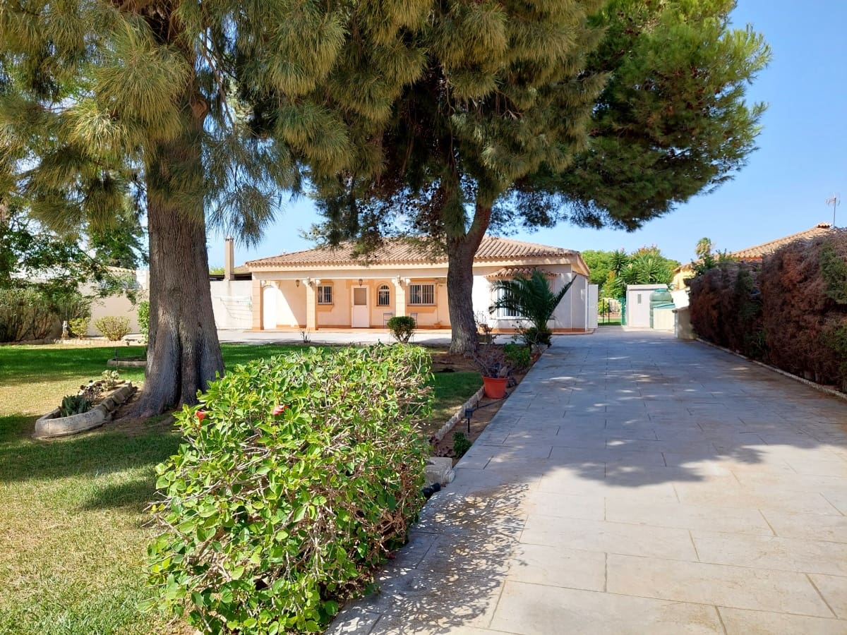 3 slaapkamer Villa te koop in Chiclana de la Frontera met zwembad garage - € 299.950 (Ref: 9488507)