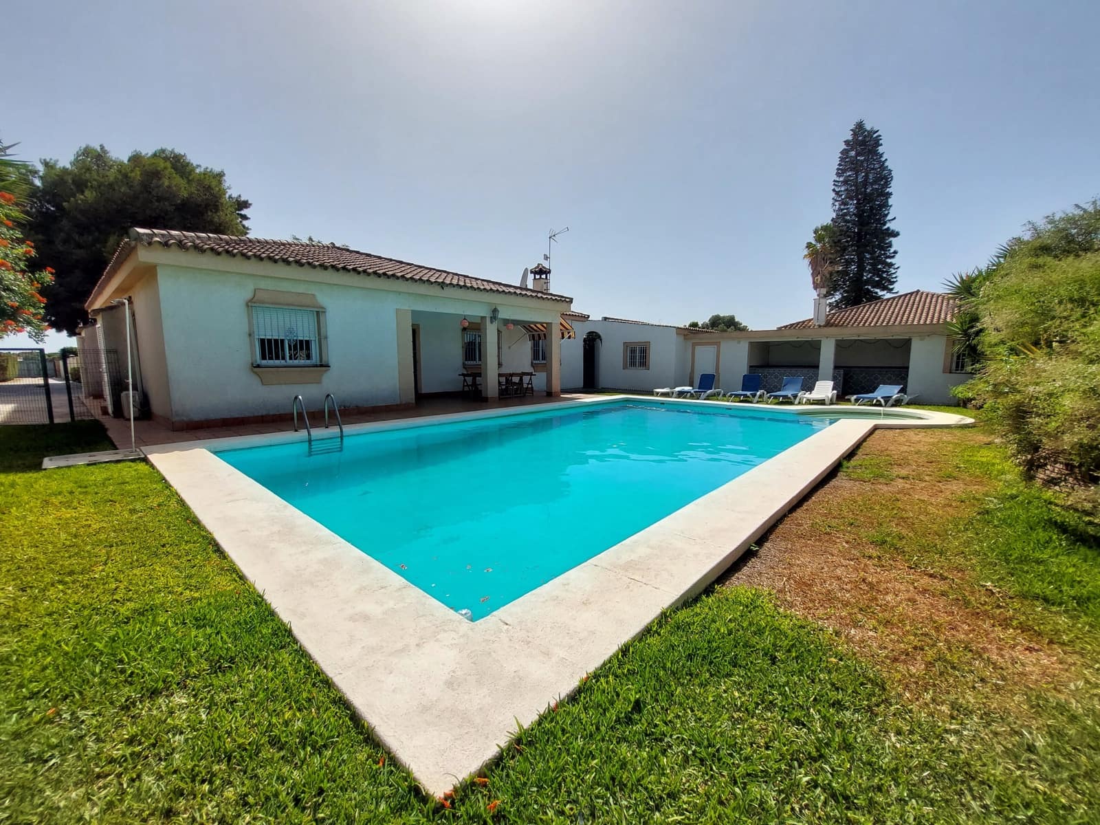 3 slaapkamer Villa te koop in Chiclana de la Frontera met zwembad garage - € 299.950 (Ref: 9488507)