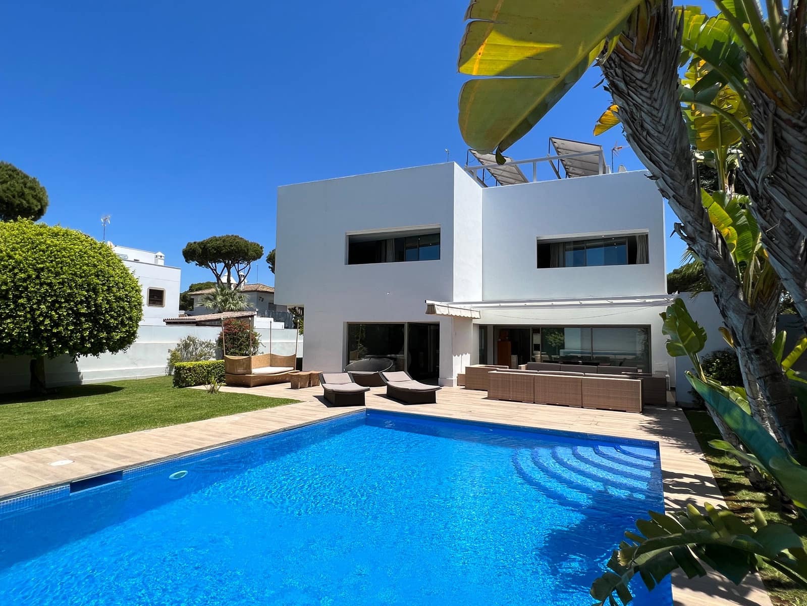 4 bedroom Villa for sale in Conil de la Frontera with pool garage - € 1,600,000 (Ref: 9488527)