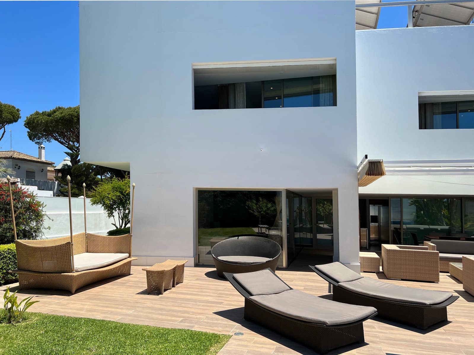 4 bedroom Villa for sale in Conil de la Frontera with pool garage - € 1,600,000 (Ref: 9488527)