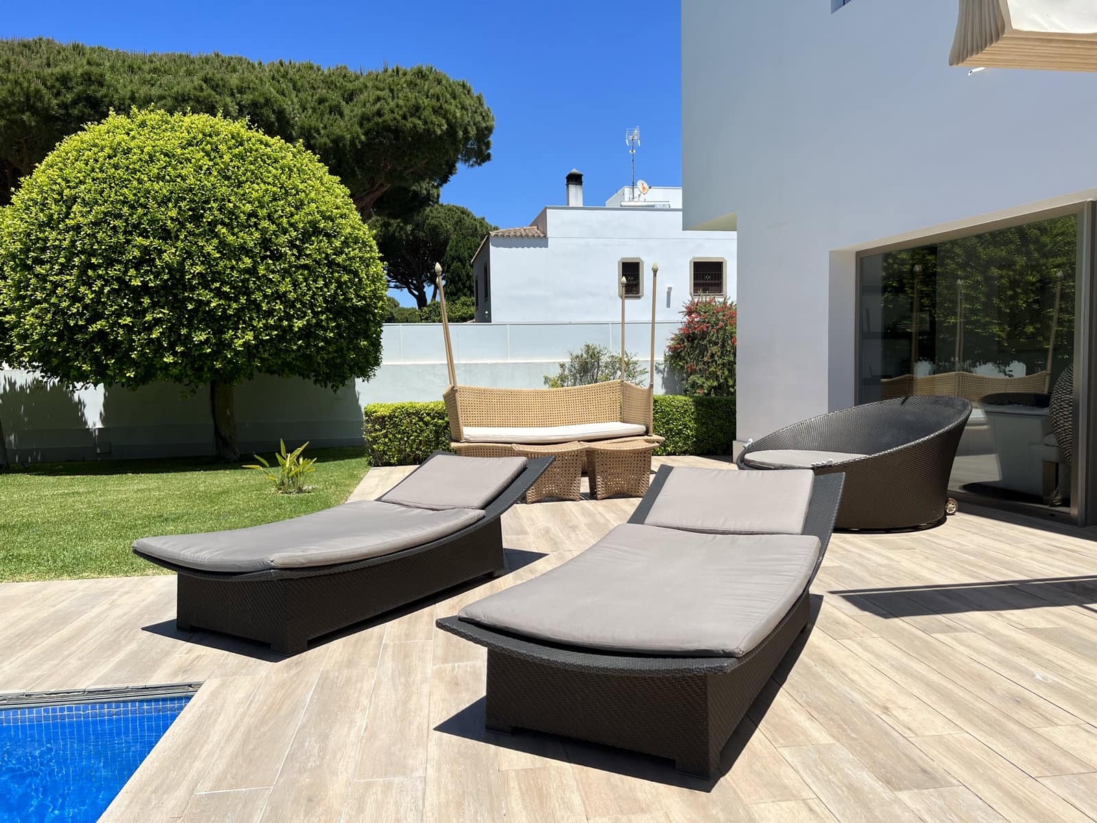 4 bedroom Villa for sale in Conil de la Frontera with pool garage - € 1,600,000 (Ref: 9488527)