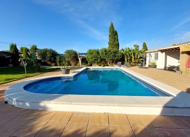 3 slaapkamer Villa te koop in Chiclana de la Frontera met zwembad garage - € 335.000 (Ref: 9488528)