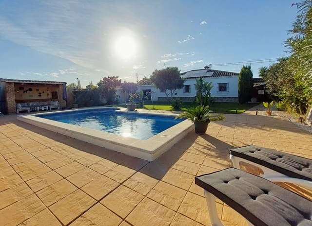 3 slaapkamer Villa te koop in Chiclana de la Frontera met zwembad garage - € 335.000 (Ref: 9488528)