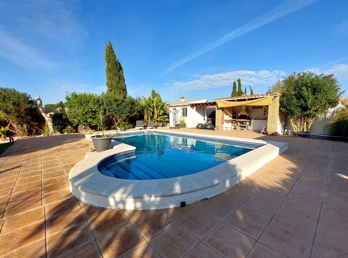 3 slaapkamer Villa te koop in Chiclana de la Frontera met zwembad garage - € 335.000 (Ref: 9488528)