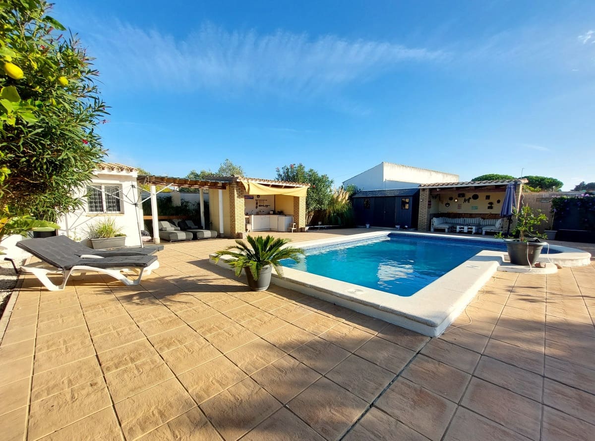 3 slaapkamer Villa te koop in Chiclana de la Frontera met zwembad garage - € 335.000 (Ref: 9488528)