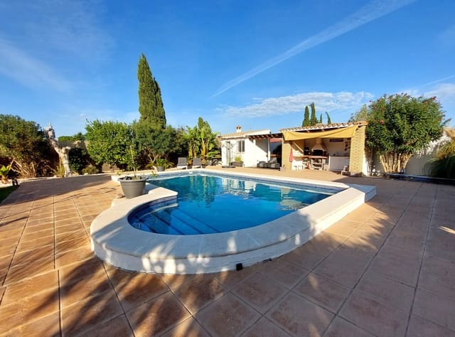 3 slaapkamer Villa te koop in Chiclana de la Frontera met zwembad garage - € 335.000 (Ref: 9488528)