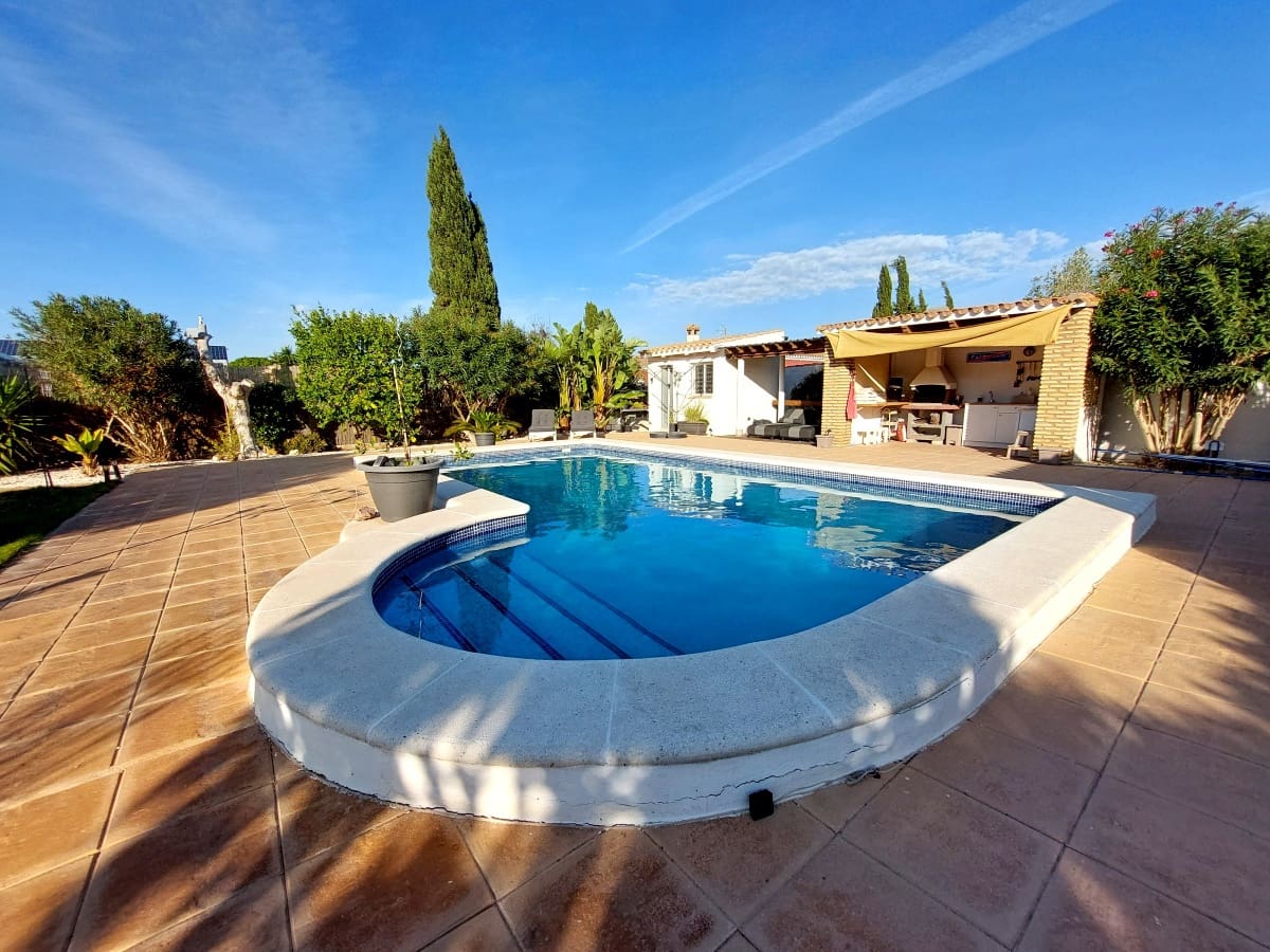 3 slaapkamer Villa te koop in Chiclana de la Frontera met zwembad garage - € 335.000 (Ref: 9488528)