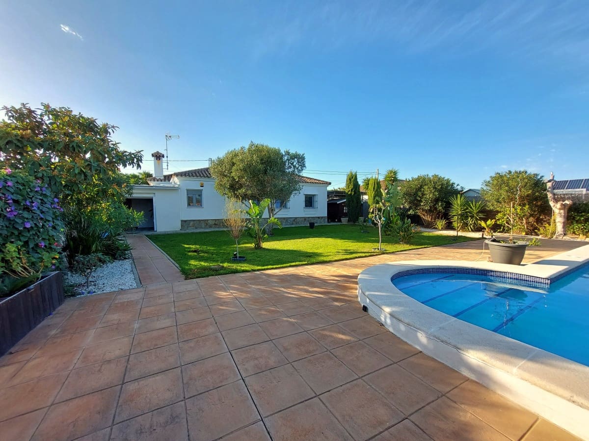 3 slaapkamer Villa te koop in Chiclana de la Frontera met zwembad garage - € 335.000 (Ref: 9488528)