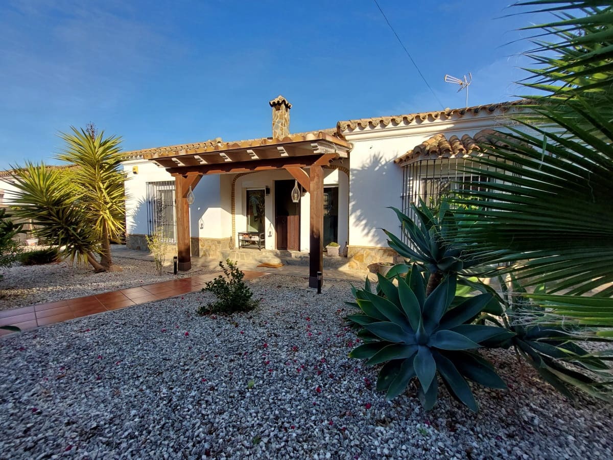 3 slaapkamer Villa te koop in Chiclana de la Frontera met zwembad garage - € 335.000 (Ref: 9488528)