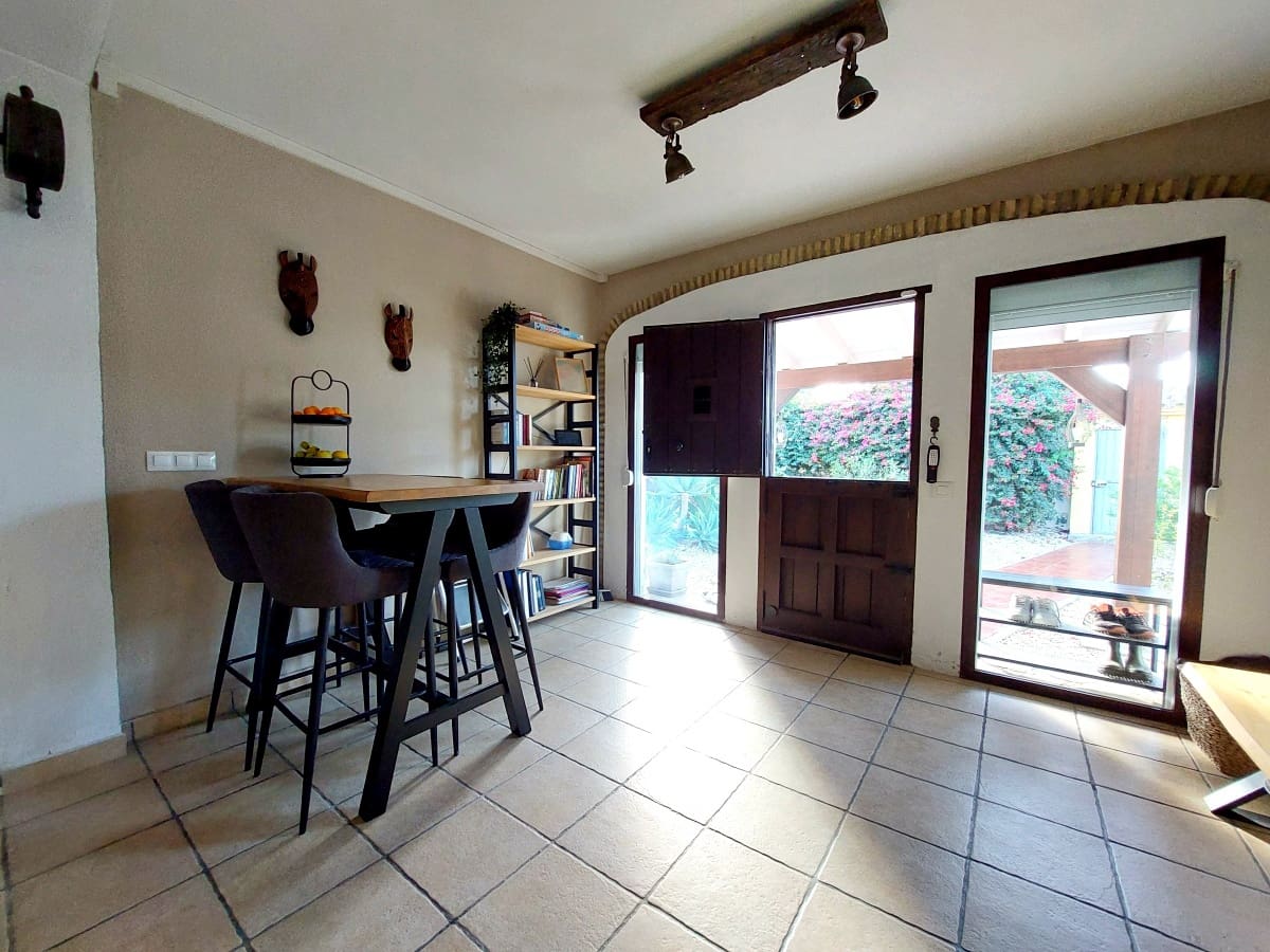 3 slaapkamer Villa te koop in Chiclana de la Frontera met zwembad garage - € 335.000 (Ref: 9488528)